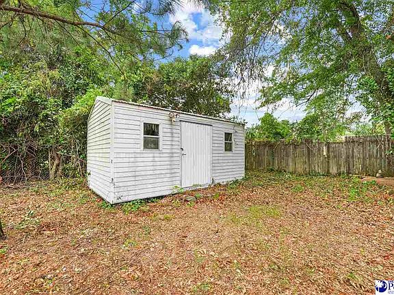 21st image of 619 Saluda Dr