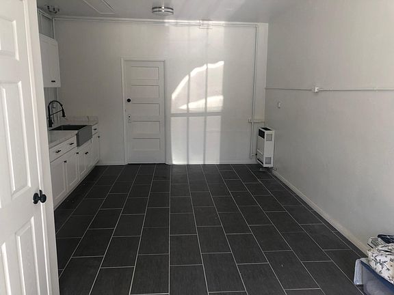 2nd image of 3925 Illinois St