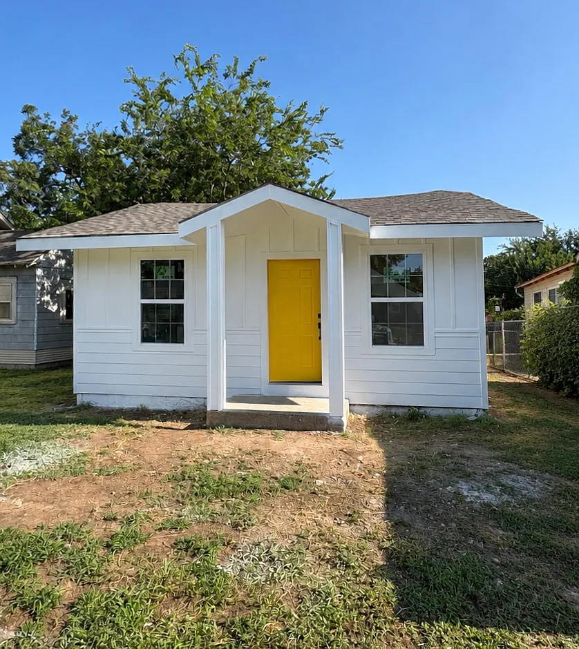 3 bed, 748 sqft, $1,395 — Photo 1