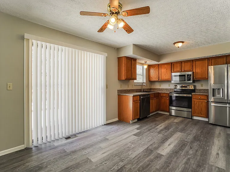 2719 Raphael Dr — Photo 8