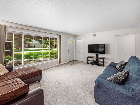 4th image of 1004 Adare Rd