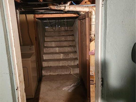 4th image of 6354 Willow St E