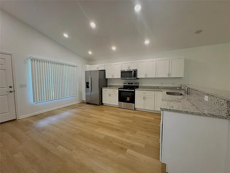 826 Birch Ave — Photo 2