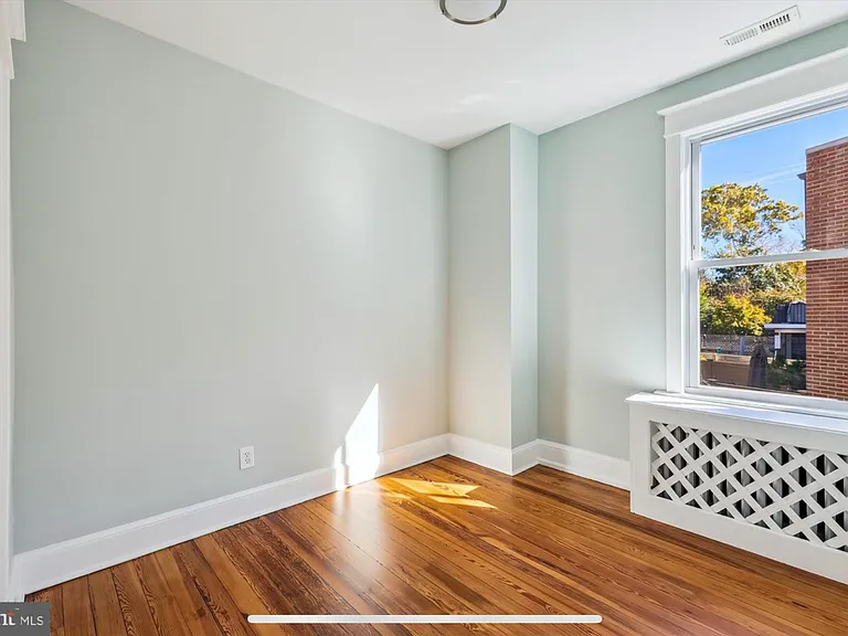4451 Macarthur Blvd NW — Photo 34