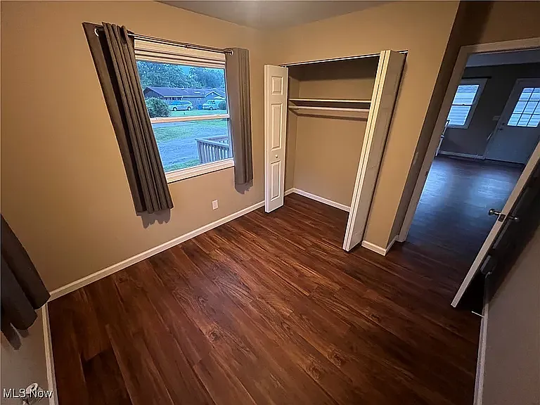 487 W Willowview Dr — Photo 5