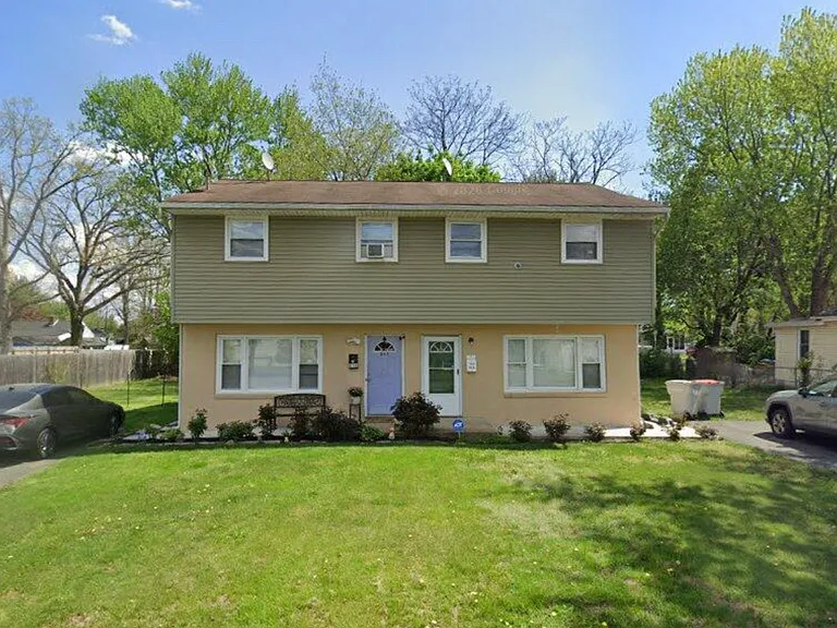 Clarendon Ave — Photo 3