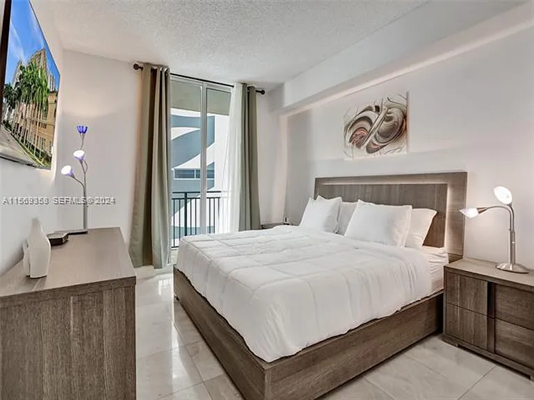 17555 Atlantic Blvd #1101 — Photo 33