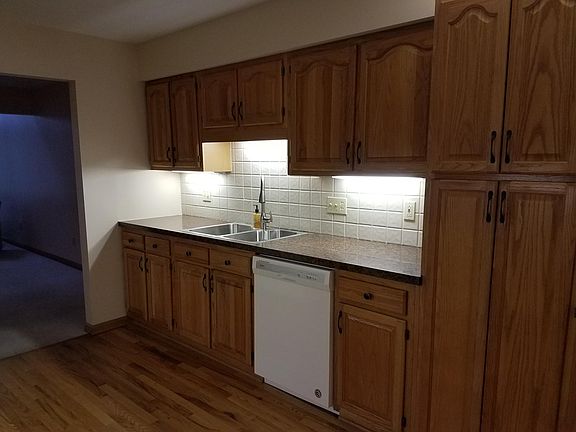 3rd image of 62 Midlake Cir