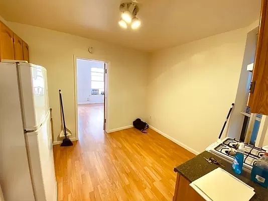 3rd image of 519 W 48th St #8B