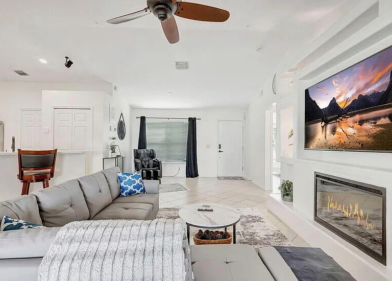 237 SW Twig Ave — Photo 8