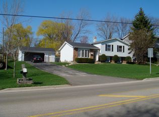 2310 E Sand Lake Rd, Lindenhurst, IL 60046