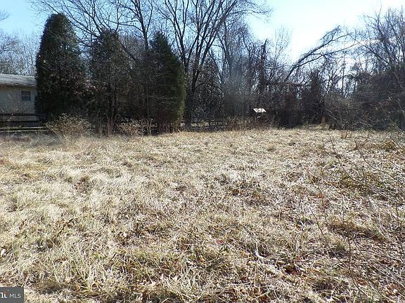 5th image of 281 Thompson Ave