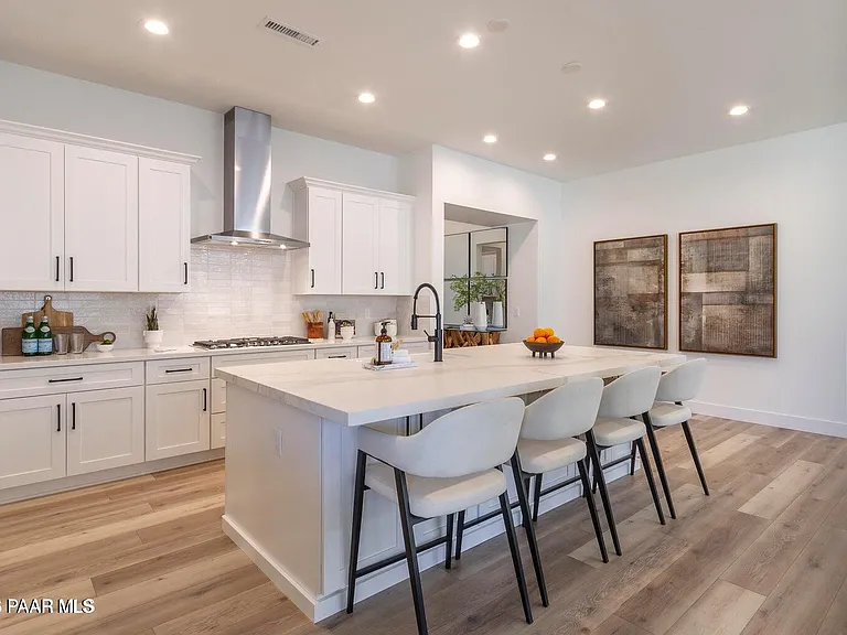 1175 Irwin Way — Photo 3