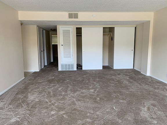 3rd image of 535 Larkspur Plaza Dr APT 6