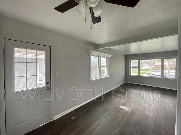5th image of 2241 Villa Ave