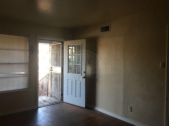 4th image of 1101 Searcy Dr