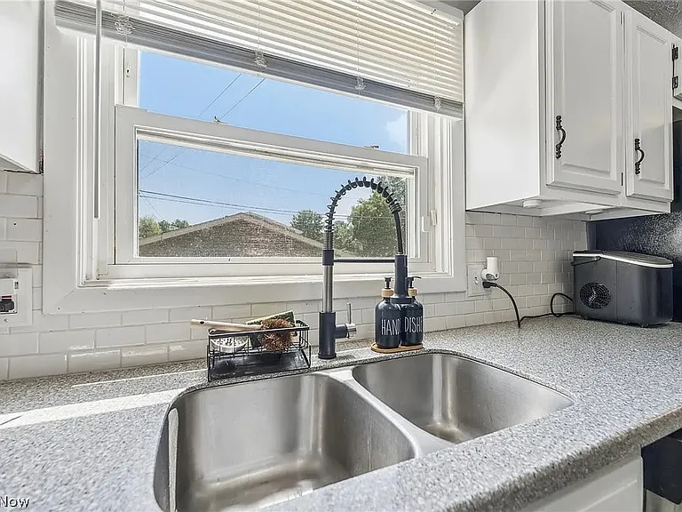 2369 Frederick Dr — Photo 10