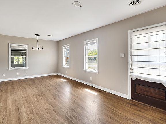 3rd image of 1328 Colonial Rd