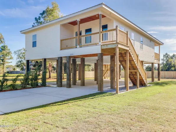 233 Farrar Ln, Waveland, MS 39576