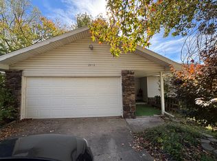 2216 E Sharon St, Springfield, MO 65803