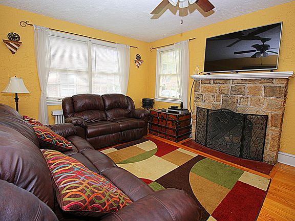 3rd image of 3819 Sunrise Ave NW