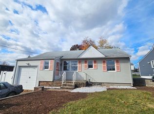 11 Dartmouth St, Edison, NJ