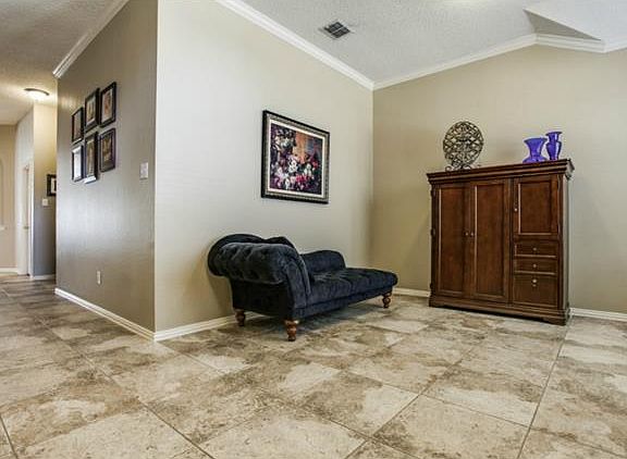 4th image of 6401 Oakmont Dr