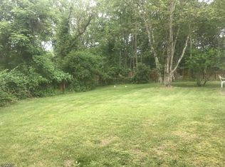 20 Legion Rd, Oak Ridge, NJ 07438