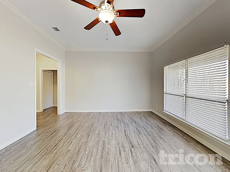 1012 Brookhaven Dr — Photo 3