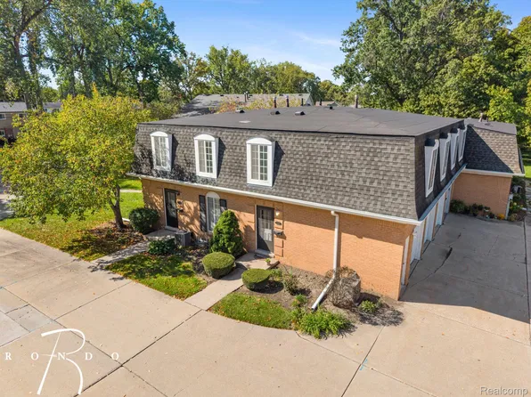 22817 Overlake St, Saint Clair Shores, MI 48080