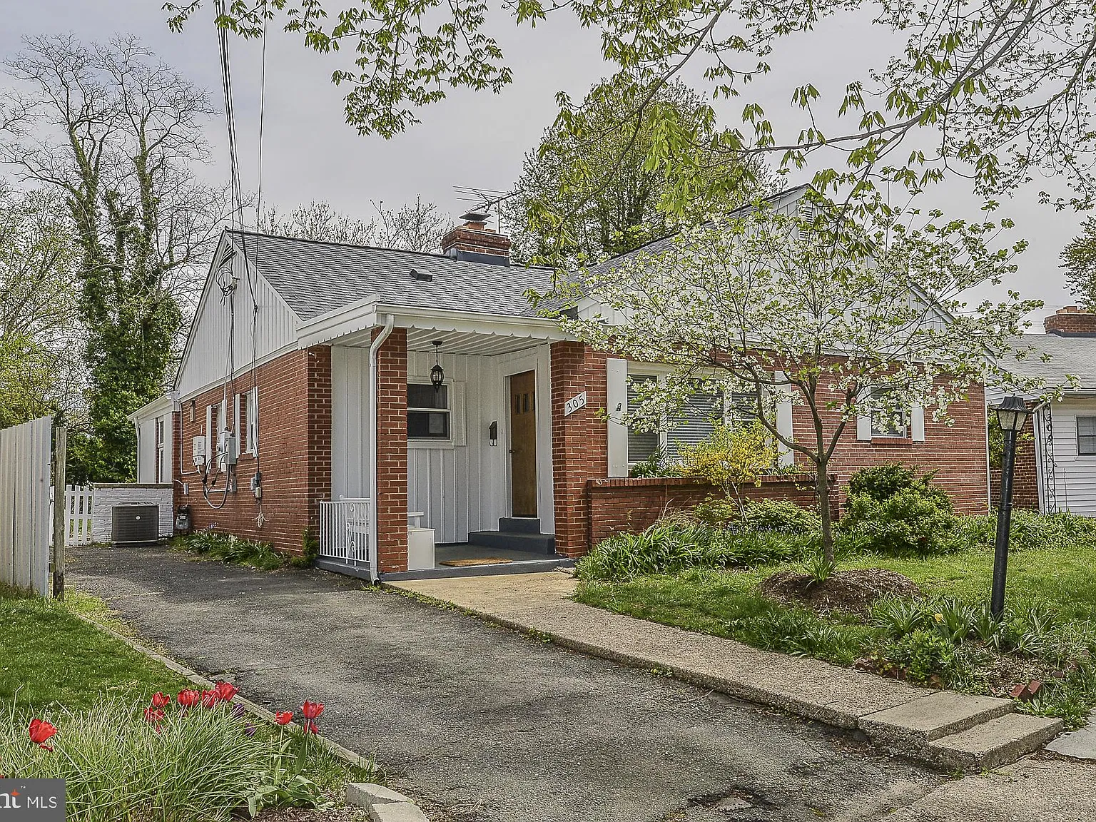 4 bed, 2.0 bath, 1637 sqft, $3,595 — Photo 1