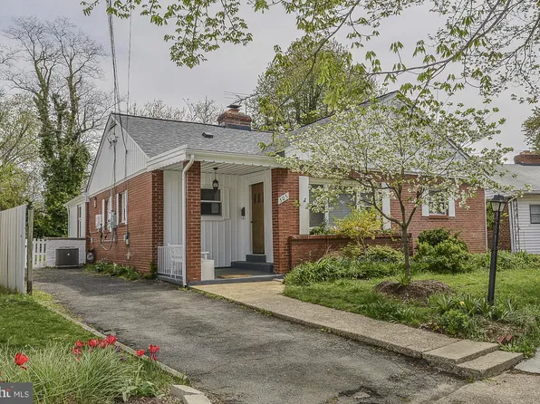 305 S Fenwick St, Arlington, VA 22204