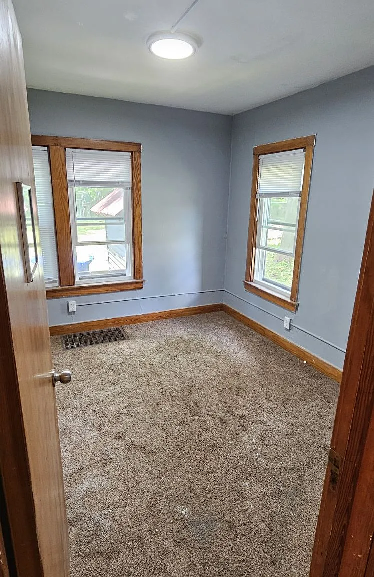 2 bed, $1,300 — Photo 3