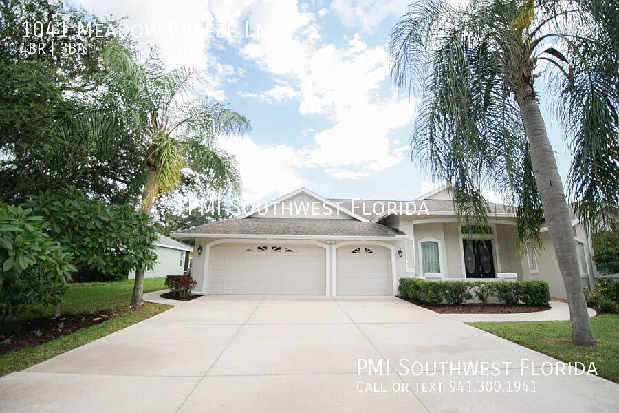 Beautiful Updated Pool Home 4 bed/ 3 full baths Great parking with 3 car garage Quiet street — Photo 2