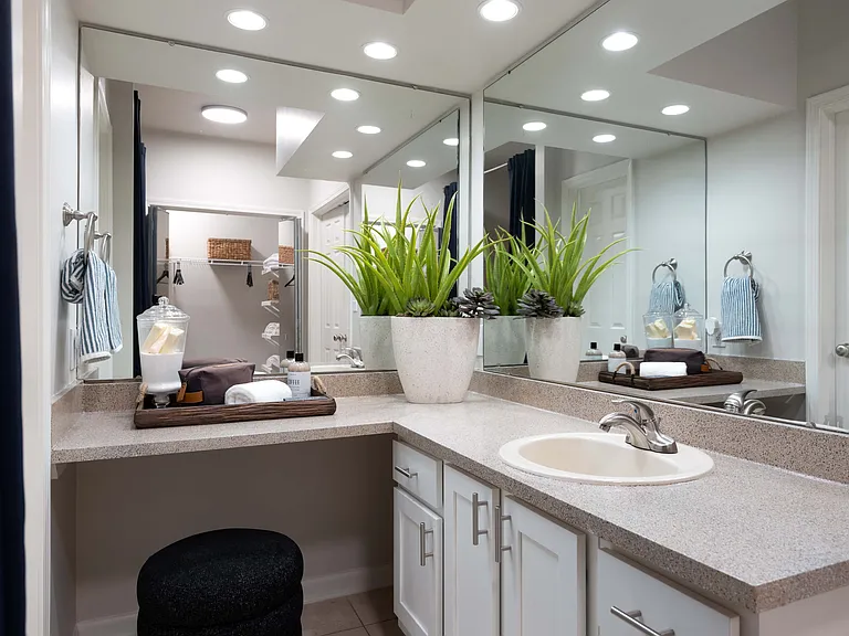 Willow Lake Apartments — Photo 11
