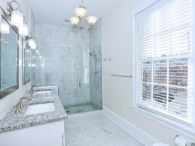 415 E Gordon St — Photo 32