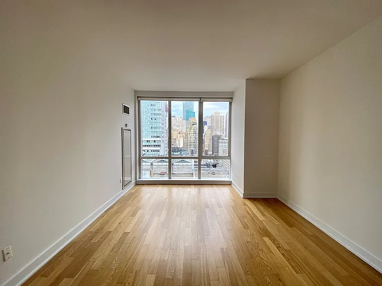885 6th Ave #24E — Photo 2