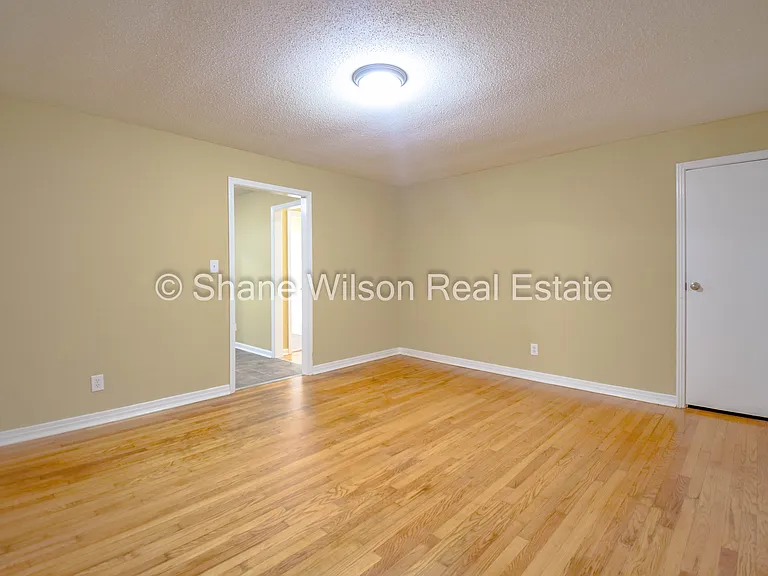804 Henderson Ave — Photo 9