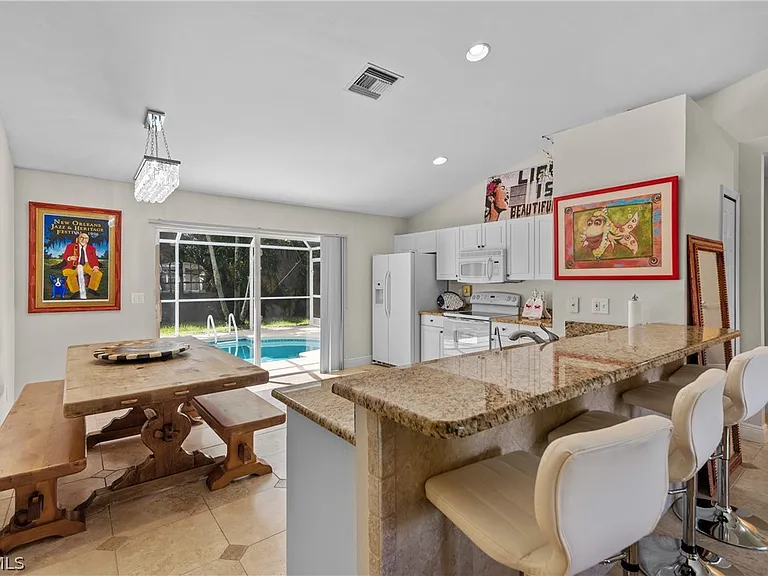 2586 SW 27th St — Photo 7