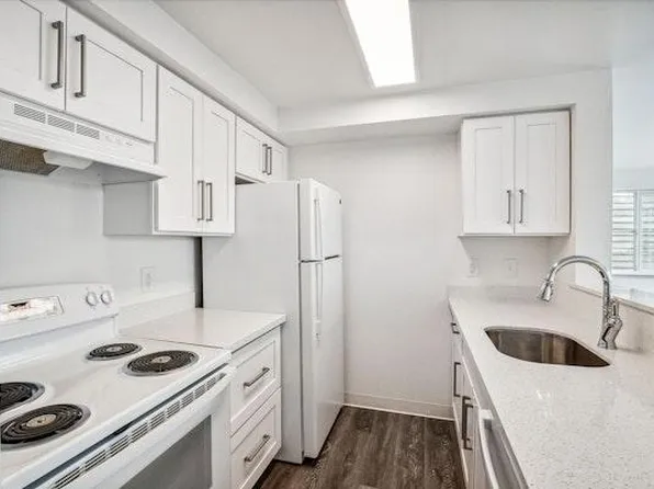 Fremont Court, 4464 Fremont Ave N APT 303, Seattle, WA 98103