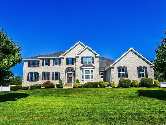 2nd image of 1887 Charlton Cir