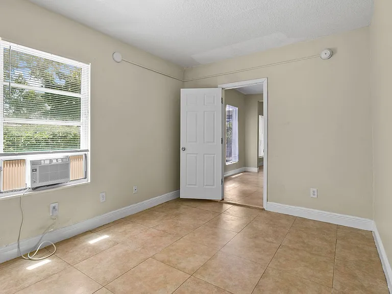 3721 Henry Ave — Photo 24
