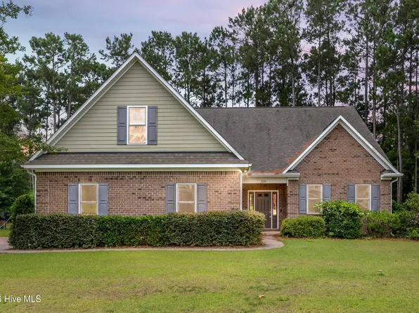 330 Crown Pointe Drive, Hampstead, NC 28443