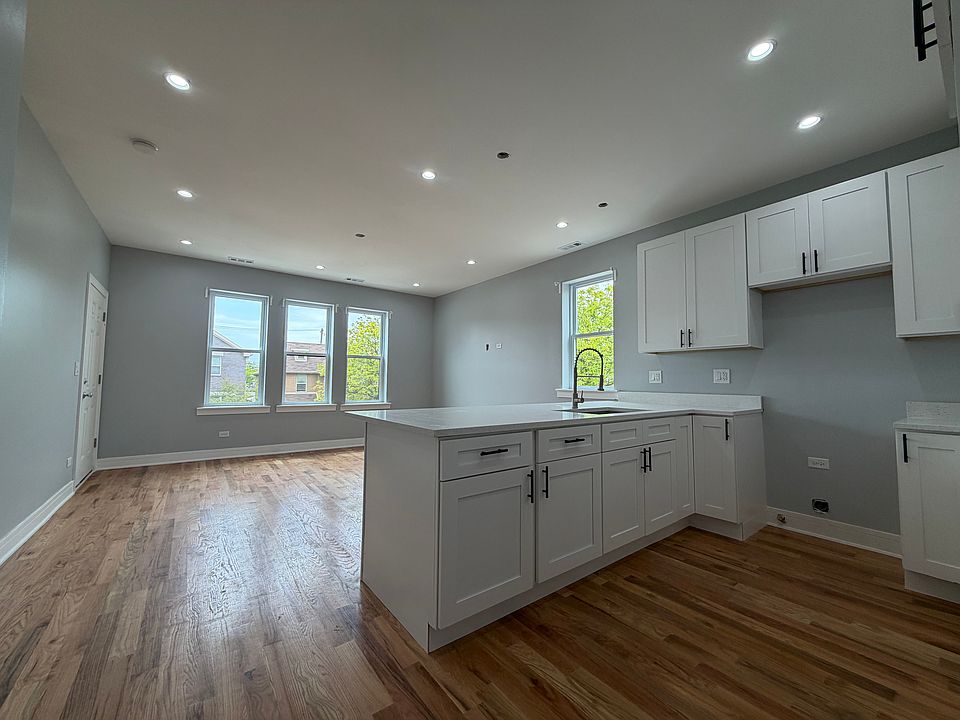 1st image of 2418 W Gladys Ave #1
