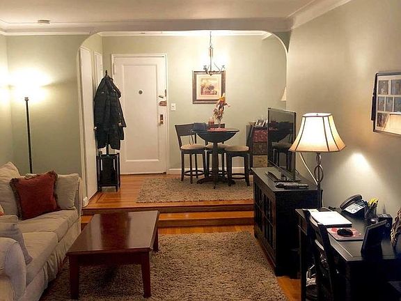 5th image of 305 W 52nd St APT 4M