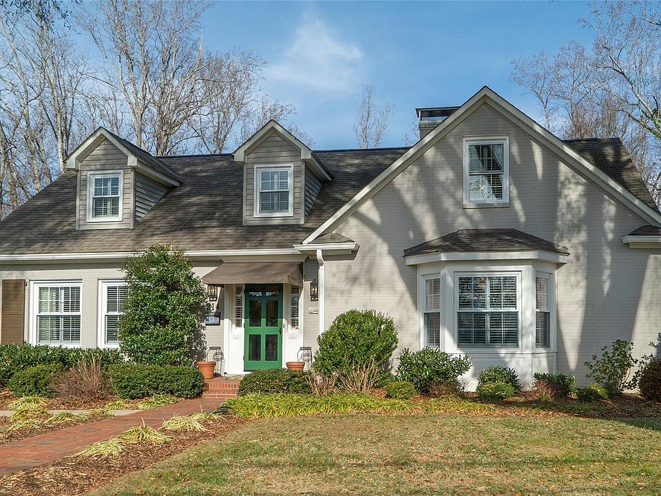 1st image of 214 W Park Dr