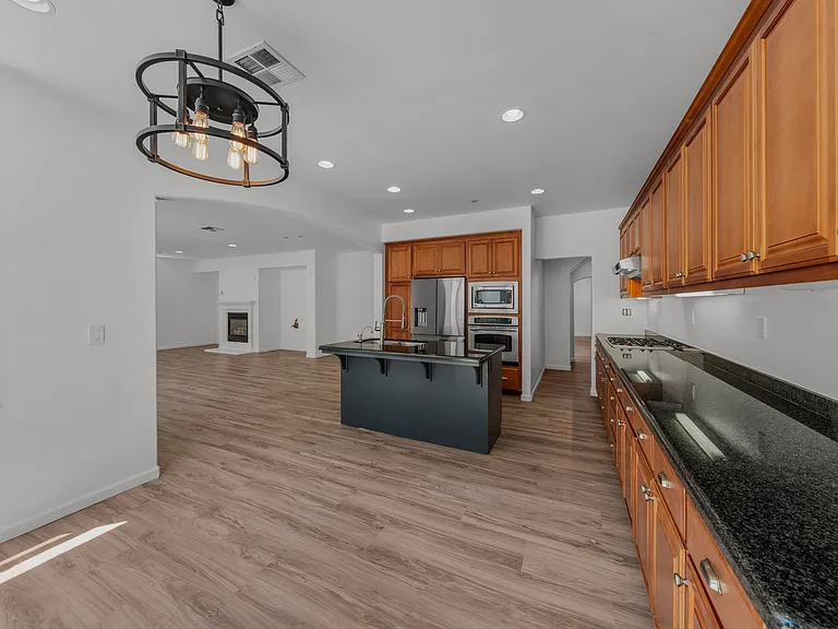 100 Portsmouth Dr — Photo 18