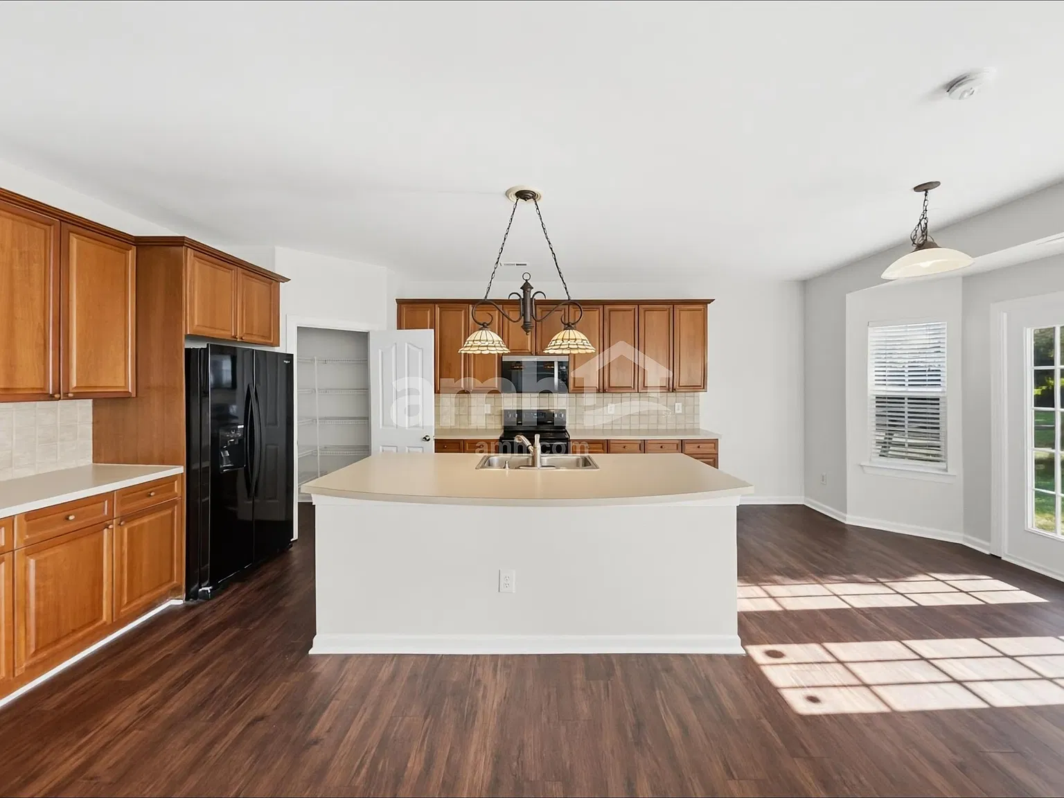 4 bed, 3.0 bath, 2718 sqft, $2,705 — Photo 4