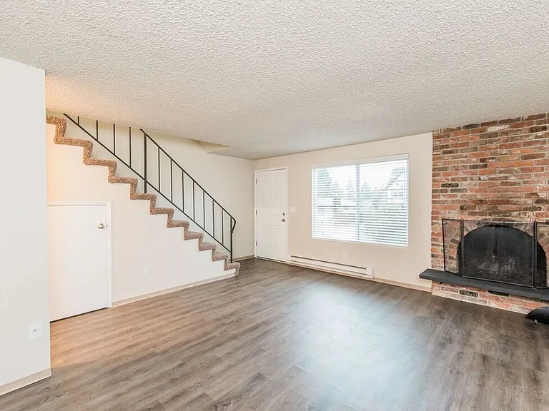Devonshire Townhomes — Photo 6