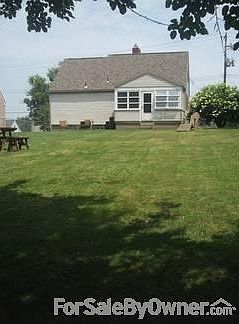 Large, level, fenced yard!